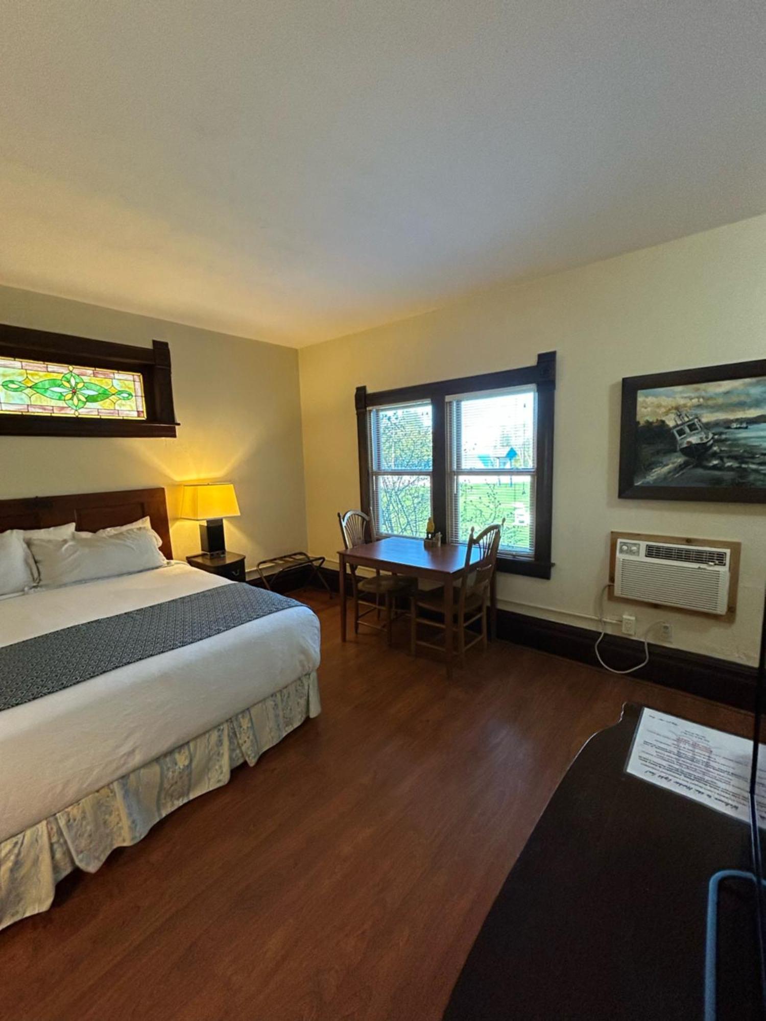 Harbor Light Inn Gills Rock ภายนอก รูปภาพ